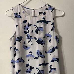 Chic Floral Sleeveless Dress - White and Blue